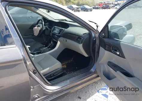 2016 Honda Accord Touring z USA, uszkodzony, nr VIN 1HGCR3F97GA018947